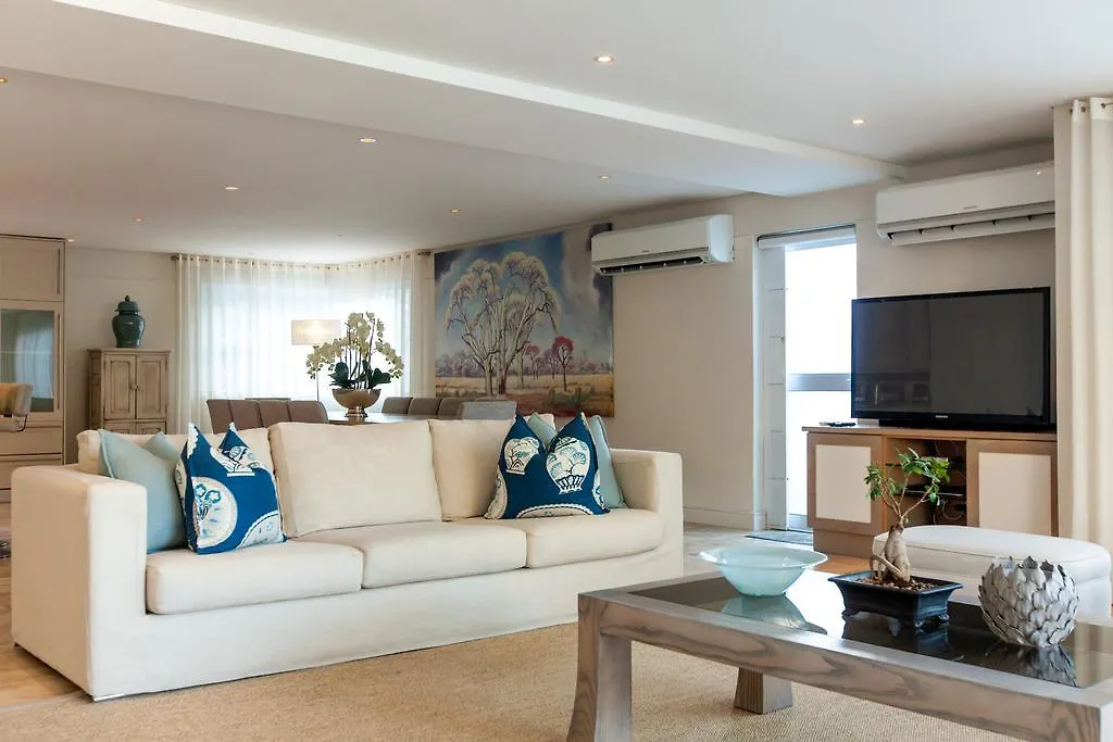 Villa On Slopes Of Geneva Drive Cape Town